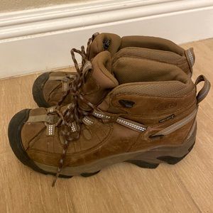Keen Women’s hiking boots - Size 8.5